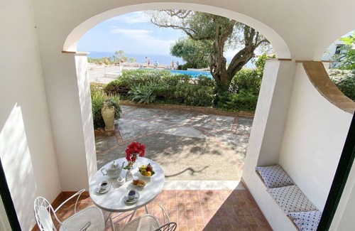 Mazzaro Apartment | Cosy apartment for 3 guests with A/C, pool, WIFI, terrace, pets allowed and parking