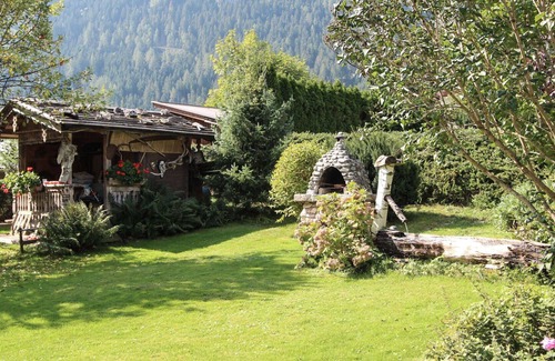 Zillertal Apartment | Cosy apartment for 4 guests with WIFI, TV, terrace, pets allowed, panoramic view and parking