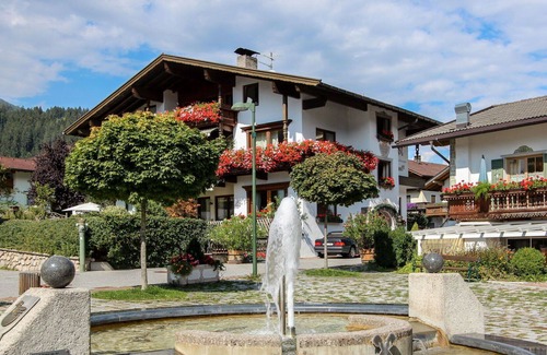 Zillertal Apartment | Cosy apartment for 4 guests with WIFI, TV, terrace, pets allowed, panoramic view and parking