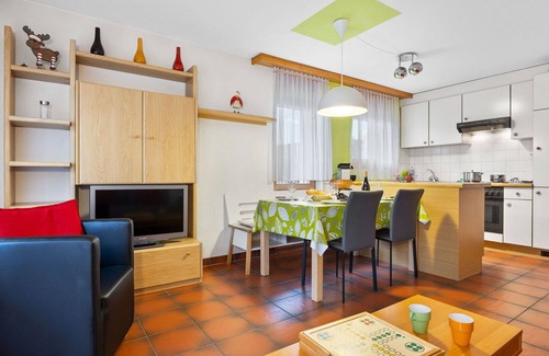 Graechen Apartment | Cosy apartment for 4 guests with TV, terrace and panoramic view