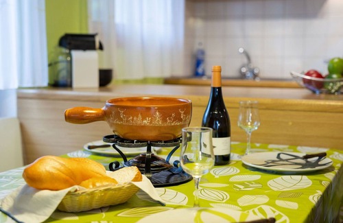 Graechen Apartment | Cosy apartment for 4 guests with TV, terrace and panoramic view