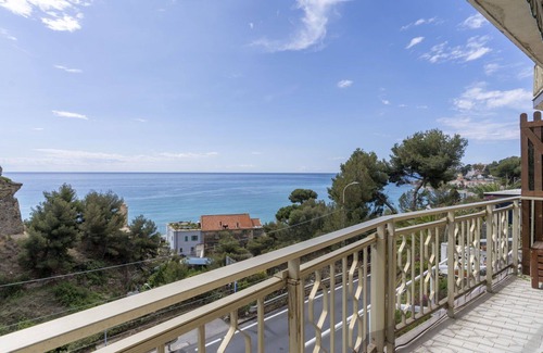 Bussana Apartment | Cosy apartment for 4 guests with A/C, WIFI, balcony and parking
