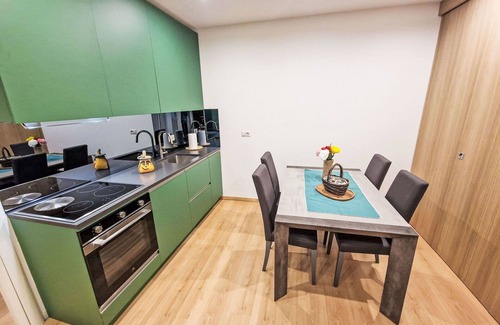 Verceia Apartment | Cosy apartment for 4 guests with WIFI, TV, patio and pets allowed