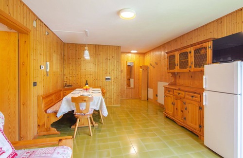 Mazzin Apartment | Cosy apartment for 4 guests with TV and balcony