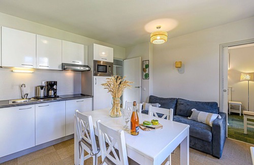 Baden Apartment | Cosy apartment for 4 guests with WIFI, pool, TV, balcony and parking