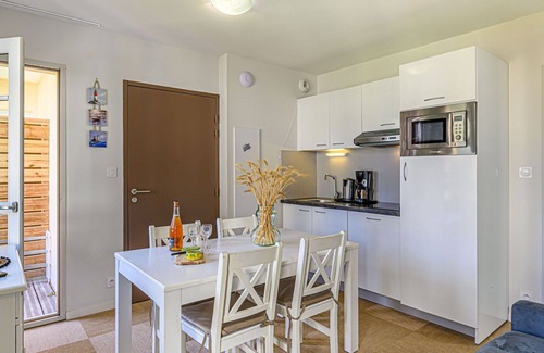 Baden Apartment | Cosy apartment for 4 guests with WIFI, pool, TV, balcony and parking