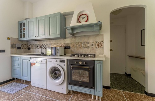 Uscio Apartment | Cosy apartment for 4 guests with WIFI, A/C, TV, balcony and pets allowed, close to Portofino