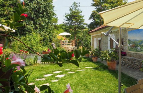 Bonvicino Apartment | Cosy apartment for 4 guests with pool, terrace and parking