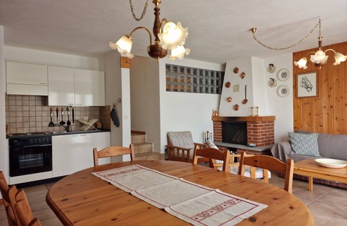 Airolo Apartment | Cosy apartment for 4 people with WIFI, TV, patio and panoramic view