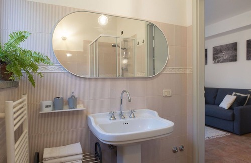 Assisi Apartment | Cosy apartment for 4 people with A/C, WIFI, TV, balcony, pets allowed and parking