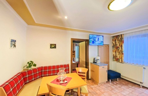 Saalbach-Hinterglemm Apartment | Cosy apartment for 5 people with WIFI, TV, balcony and panoramic view