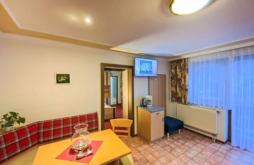 Saalbach-Hinterglemm Apartment | Cosy apartment for 5 people with WIFI, TV, balcony and panoramic view