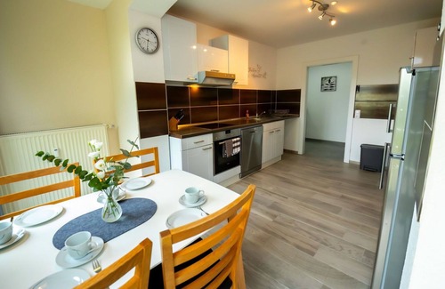 Luegde Apartment | Cosy apartment for 5 guests with WIFI, TV, terrace, pets allowed and parking
