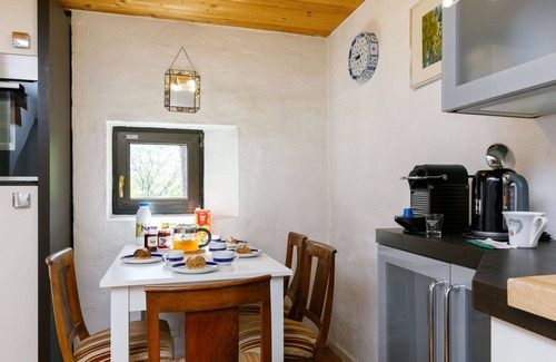 Capriasca Apartment | Cosy apartment for 5 people with WIFI, pool, TV, patio, pets allowed and panoramic view