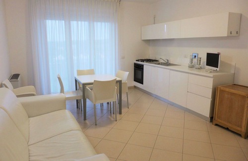 San Salvo Marina Apartment | Cosy apartment for 6 people with pool, A/C, WIFI, TV, patio and pets allowed