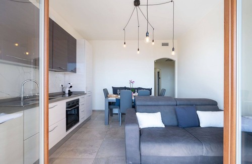Varazze Apartment | Cosy apartment for 6 people with WIFI, hot tub, A/C, TV, terrace, pets allowed and parking