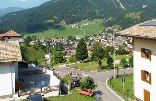 Moena Apartment | Cosy apartment for 6 people with WIFI, hot tub, TV, patio, pets allowed and parking