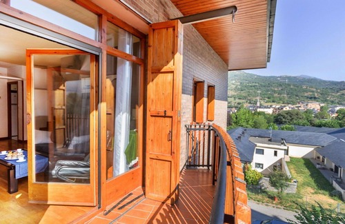 Sort Apartment | Cosy apartment for 6 people with pool, A/C, WIFI, TV and parking