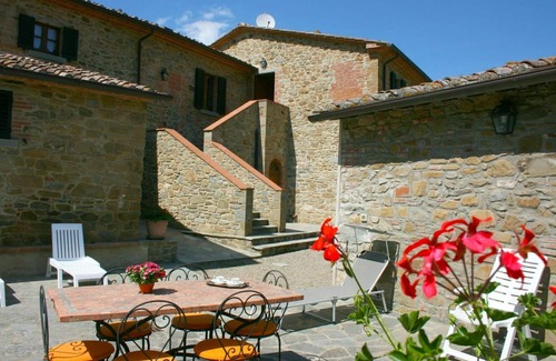 Monte San Savino Apartment | Cosy apartment for 7 people with WIFI and TV, close to Arezzo
