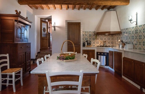Siena Apartment | Cosy apartment for 8 guests with hot tub, WIFI, pool, pets allowed and parking