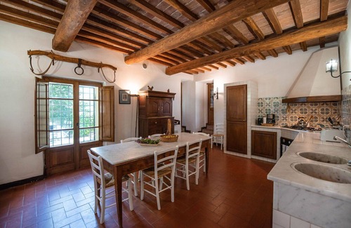 Siena Apartment | Cosy apartment for 8 guests with hot tub, WIFI, pool, pets allowed and parking