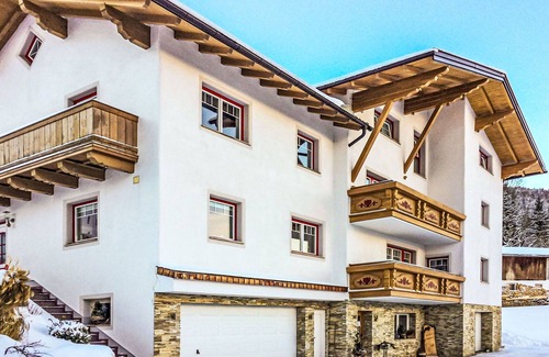 Oberhaus Apartment | Cosy apartment for 8 people with hot tub, WIFI, TV and patio