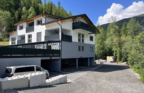 Laengenfeld Apartment | Cosy apartment for 8 people with hot tub, WIFI, TV and balcony