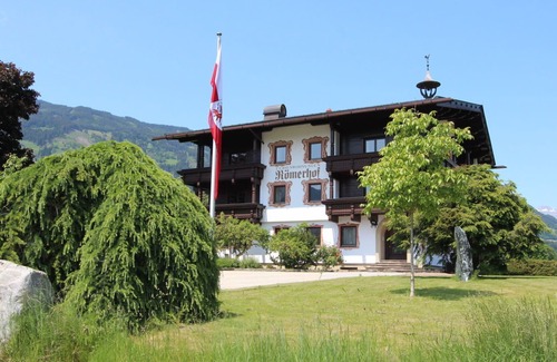 Kapfing Apartment | Cosy apartment for 4 people with WIFI, TV, balcony, pets allowed, panoramic view and parking