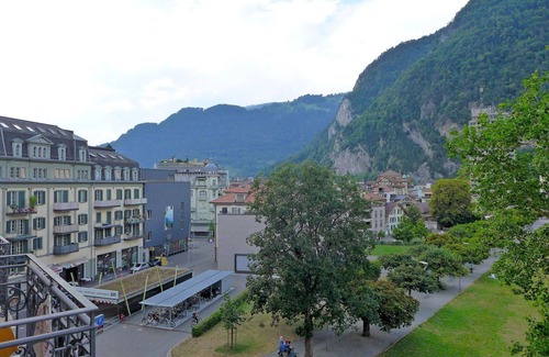 Central Interlaken Apartment | Cosy apartment for 4 guests with WIFI, TV, balcony and panoramic view