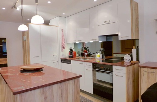 Kandersteg Apartment | Cosy apartment for 4 guests with WIFI, TV, terrace and panoramic view