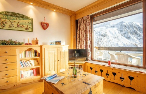 Tignes Apartment | Cosy apartment for 8 guests with WIFI, TV and balcony