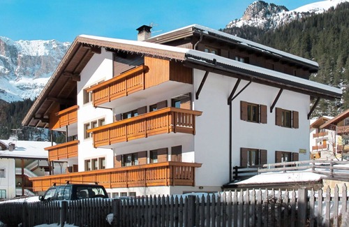 Mazzin Apartment | Cosy apartment for 8 guests with WIFI, TV, balcony, pets allowed and parking