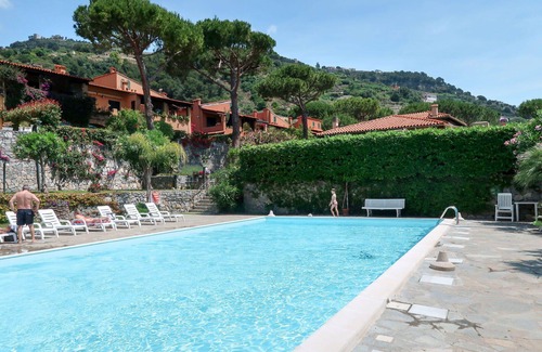 Latte Apartment | Cosy apartment for 4 people with pool, A/C, WIFI, TV, terrace and pets allowed