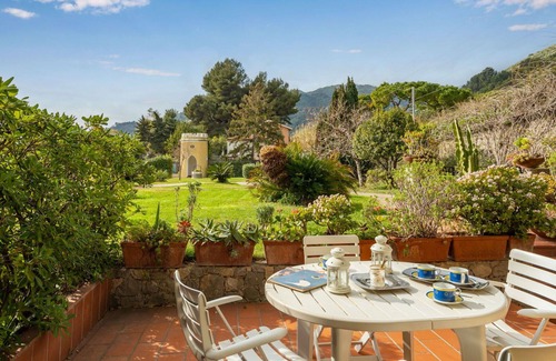 Latte Apartment | Cosy apartment for 4 people with pool, A/C, WIFI, TV, terrace and pets allowed