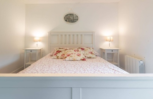 Beuvron-en-Auge House | Cosy apartment in villa for 6 guests with WIFI, TV and terrace