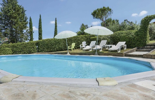 San Miniato Villa | Cosy apartment in villa for 4 people with pool, TV, patio and pets allowed