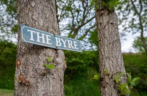 Drumnadrochit House | Cosy apartment in villa for 6 guests with WIFI, TV, patio and panoramic view