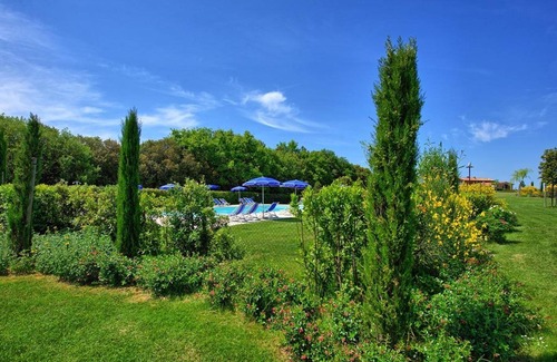Montaione Villa | Cosy apartment in villa with pool, A/C, WIFI, TV, veranda and panoramic view, close to San Gimig.