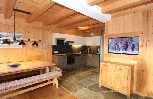 Tux House | Cosy apartment in villa for 9 guests with WIFI, TV, terrace and parking