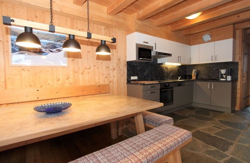 Tux House | Cosy apartment in villa for 9 guests with WIFI, TV, terrace and parking