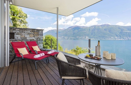 Ascona Villa | Cosy apartment in villa for 2 people with internet, A/C, pool, TV, patio and panoramic view