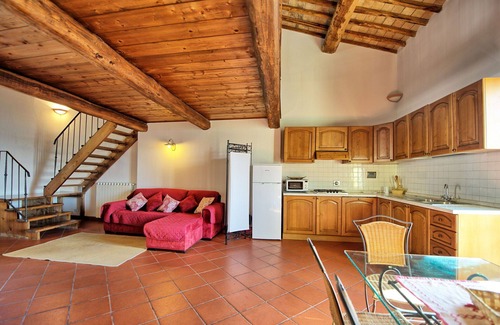 Montebonello Villa | Cosy apartment in villa for 4 guests with WIFI, pool, A/C, TV, patio and pets allowed