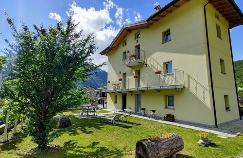 Novate Mezzola Apartment | Cosy apartment for 5 guests with WIFI, TV and balcony