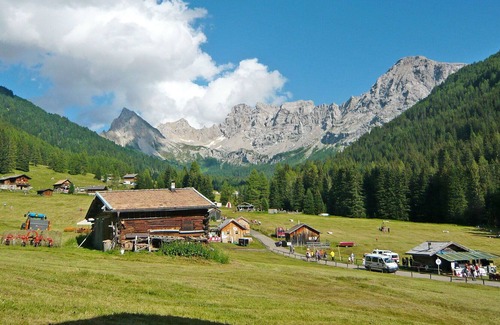 San Giovanni di Fassa Apartment | Cosy apartment for 5 guests with WIFI, TV, terrace and parking