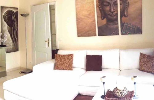 Noisy-le-Grand Apartment | Cosy Apartment With Large Terrace South