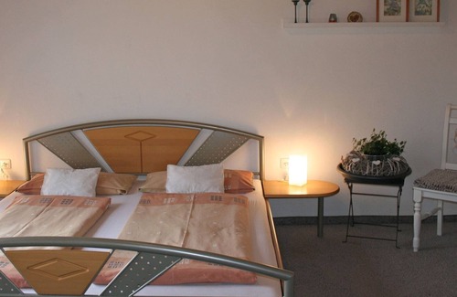 Goessweinstein Apartment | Cosy apartment with terrace and garden access in a quiet wooded area