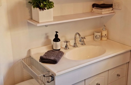 Sebastopol House | Cosy Ballarat bungalow