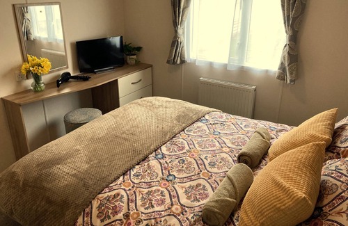 New Forest District Cabin | Cosy Beach Getaway Naish Est near New Forest