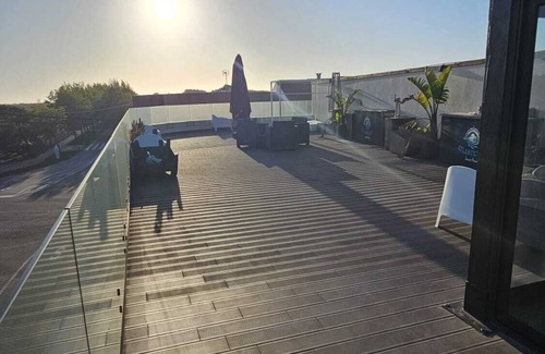 Mira House | Cosy beach retreat on Poco da Cruz Beach. Every room has their ensuite bathrom!