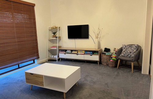 Coronet Bay House | Cosy beachside cottage a short walk to the beautiful Coronet Bay beach